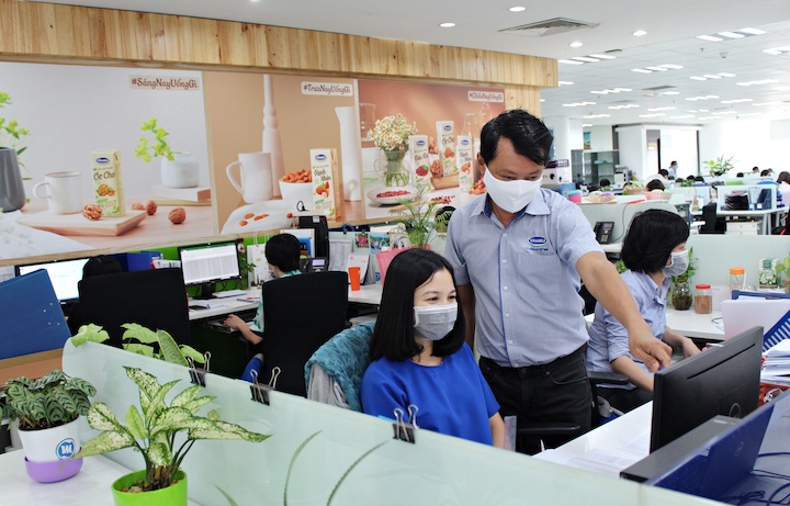 Vinamilk)[-]ủng[-]hộ[-]10[-]tỷ[-]đồng[-]mua[-]vật[-]tư[-]thiết[-]bị[-]sinh[-]phẩm[-]y[-]tế[-]giúp[-]phát[-]hiện[-]nhanh[-]virus[-]corona[-]